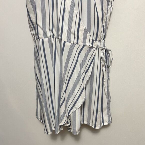 SALE!! Hollister Striped Wrap Front Cap Sleeve Romper NWT Size Large - Picture 3 of 7